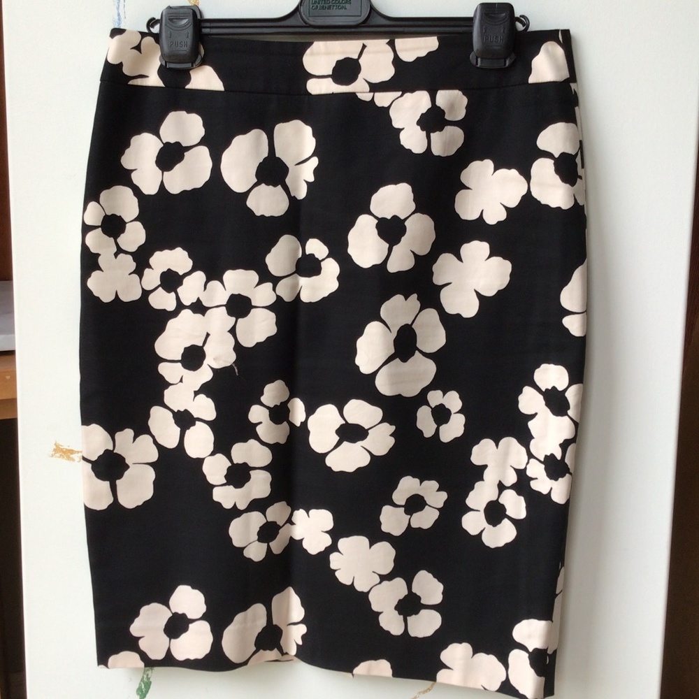 Ann Taylor Loft - Floral Pencil Skirt, Size 6